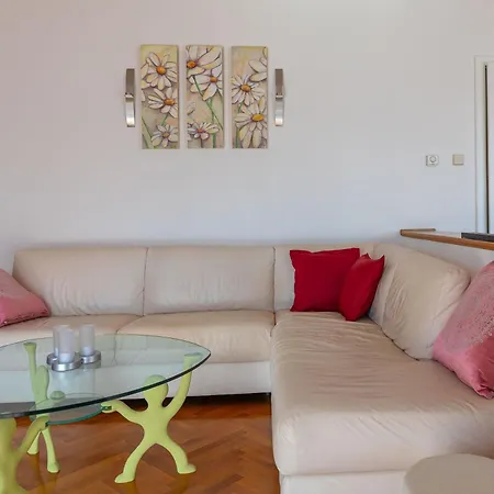 Marinko, No 3 Apartment